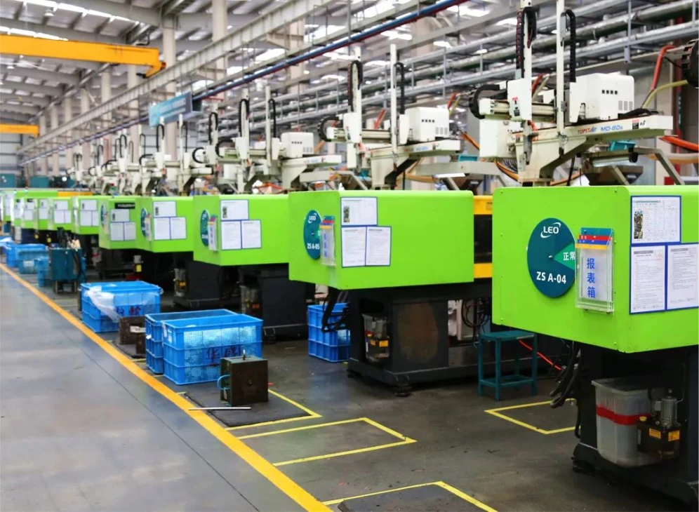 Professional injection molding workshop equipped with advanced machinery for YONGYUNG.